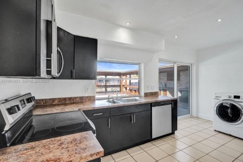 Villa ou maison à vendre à Miramar, Floride: 4 chambres, 111.02 m2 № 2080863 - photo 4