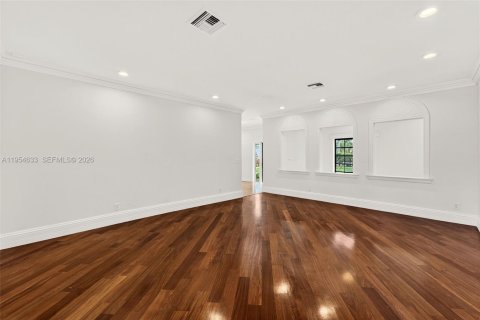 House in Miami, Florida 4 bedrooms, 381.27 sq.m. № 2010769 - photo 7