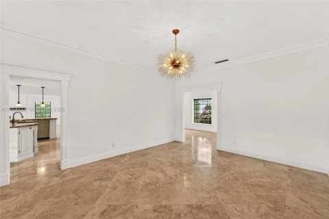 House in Miami, Florida 4 bedrooms, 381.27 sq.m. № 2010769 - photo 10