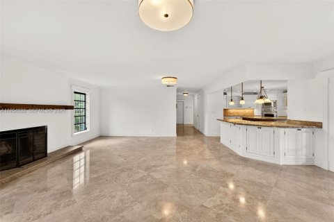 House in Miami, Florida 4 bedrooms, 381.27 sq.m. № 2010769 - photo 17