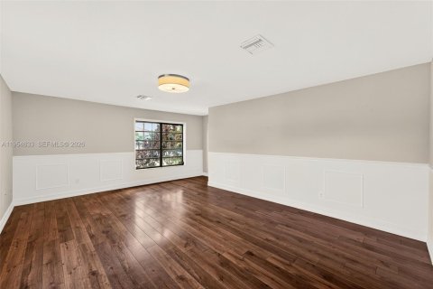 House in Miami, Florida 4 bedrooms, 381.27 sq.m. № 2010769 - photo 24