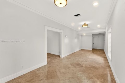 House in Miami, Florida 4 bedrooms, 381.27 sq.m. № 2010769 - photo 5