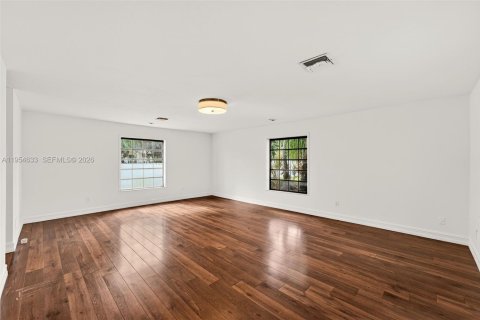 House in Miami, Florida 4 bedrooms, 381.27 sq.m. № 2010769 - photo 29