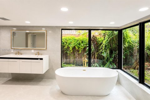 Casa en venta en Fort Lauderdale, Florida, 5 dormitorios, 263.47 m2 № 2077350 - foto 28