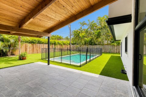 Casa en venta en Fort Lauderdale, Florida, 5 dormitorios, 263.47 m2 № 2077350 - foto 15