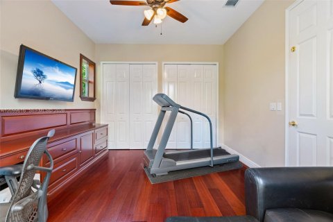 House in Miami, Florida 5 bedrooms, 424.01 sq.m. № 2397548 - photo 26