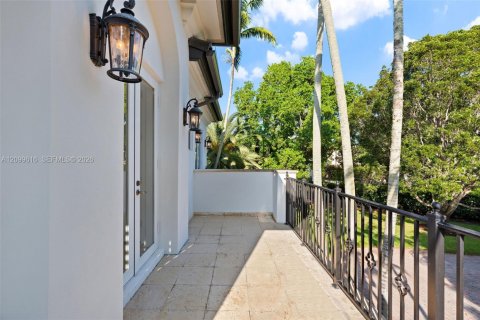 House in Miami, Florida 5 bedrooms, 424.01 sq.m. № 2397548 - photo 29