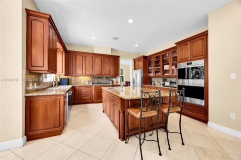 House in Miami, Florida 5 bedrooms, 424.01 sq.m. № 2397548 - photo 5