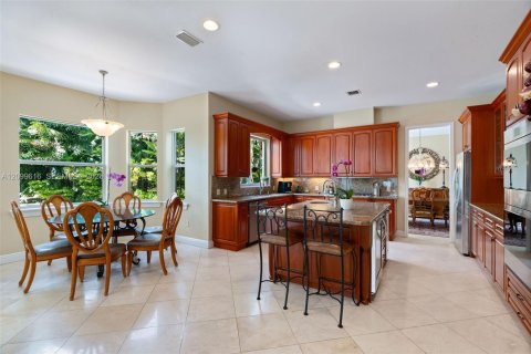 House in Miami, Florida 5 bedrooms, 424.01 sq.m. № 2397548 - photo 16