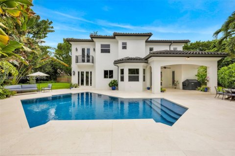 House in Miami, Florida 5 bedrooms, 424.01 sq.m. № 2397548 - photo 2