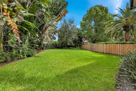 House in Miami, Florida 5 bedrooms, 424.01 sq.m. № 2397548 - photo 10