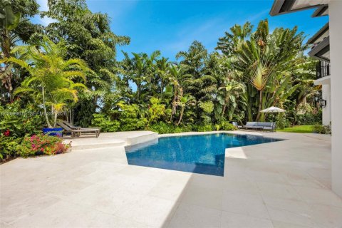 House in Miami, Florida 5 bedrooms, 424.01 sq.m. № 2397548 - photo 9