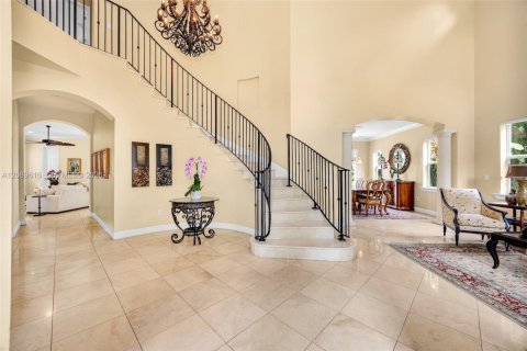 House in Miami, Florida 5 bedrooms, 424.01 sq.m. № 2397548 - photo 3