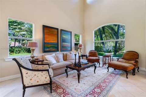 House in Miami, Florida 5 bedrooms, 424.01 sq.m. № 2397548 - photo 13