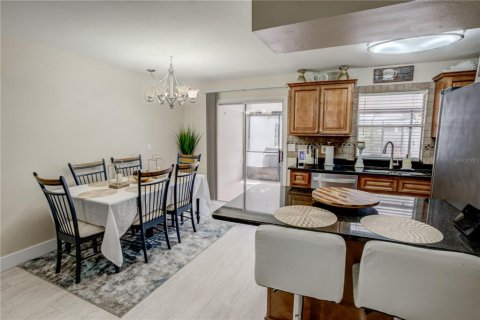 Touwnhouse à vendre à Tampa, Floride: 2 chambres, 111.48 m2 № 1857641 - photo 4