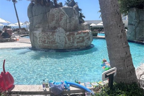 Condo in Sunny Isles Beach, Florida  № 1978562 - photo 3