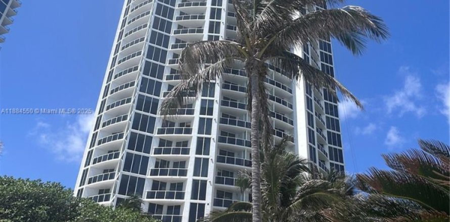 Studio in the Condo in Sunny Isles Beach, Florida  № 1978562