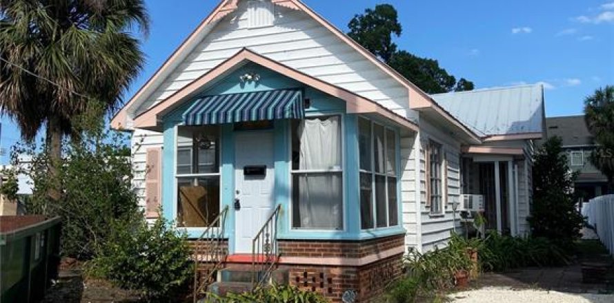 House in Tampa, Florida 3 bedrooms, 118.17 sq.m. № 2210913