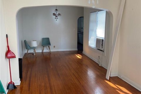 House in Tampa, Florida 3 bedrooms, 118.17 sq.m. № 2210913 - photo 3