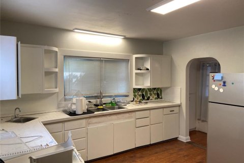 House in Tampa, Florida 3 bedrooms, 118.17 sq.m. № 2210913 - photo 4
