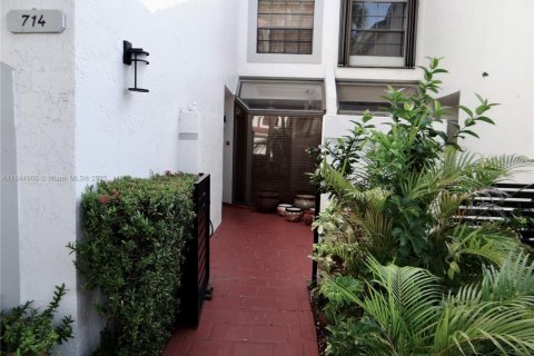 Adosado en venta en Aventura, Florida, 3 dormitorios, 160.07 m2 № 1961588 - foto 3