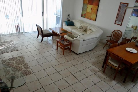Adosado en venta en Aventura, Florida, 3 dormitorios, 160.07 m2 № 1961588 - foto 12