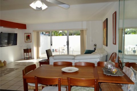 Adosado en venta en Aventura, Florida, 3 dormitorios, 160.07 m2 № 1961588 - foto 10