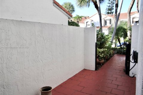 Adosado en venta en Aventura, Florida, 3 dormitorios, 160.07 m2 № 1961588 - foto 4