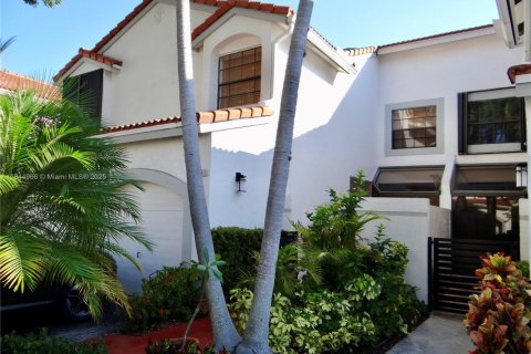 Adosado en venta en Aventura, Florida, 3 dormitorios, 160.07 m2 № 1961588 - foto 2