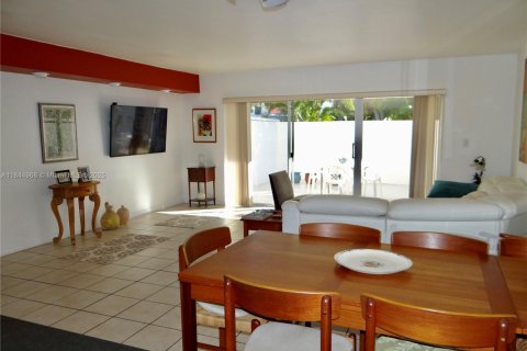 Adosado en venta en Aventura, Florida, 3 dormitorios, 160.07 m2 № 1961588 - foto 9