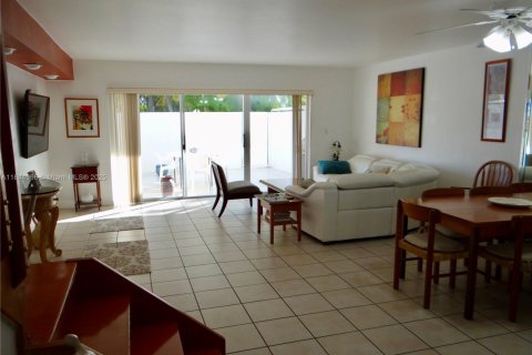 Adosado en venta en Aventura, Florida, 3 dormitorios, 160.07 m2 № 1961588 - foto 5