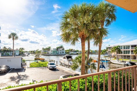 Condo in Fort Lauderdale, Florida, 2 bedrooms  № 1127916 - photo 1