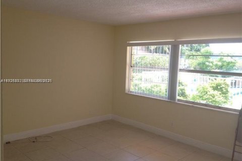 Condo in Pompano Beach, Florida, 1 bedroom  № 1983780 - photo 6