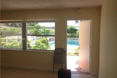 Condo in Pompano Beach, Florida, 1 bedroom  № 1983780 - photo 7