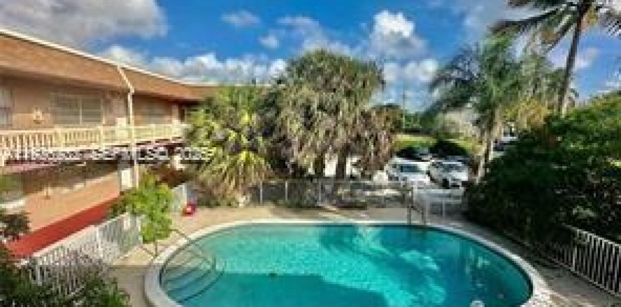 Condo in Pompano Beach, Florida, 1 bedroom  № 1983780