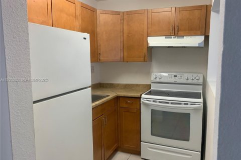 Condo in Pompano Beach, Florida, 1 bedroom  № 1983780 - photo 4