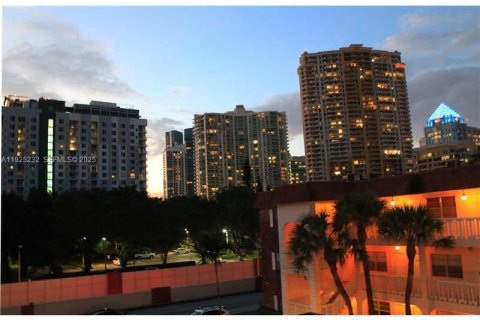 Condo in Pompano Beach, Florida, 1 bedroom  № 1983780 - photo 17