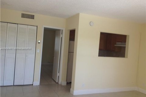 Condo in Pompano Beach, Florida, 1 bedroom  № 1983780 - photo 5