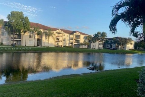 Condo in Tamarac, Florida, 2 bedrooms  № 1994786 - photo 1