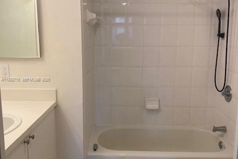 Condo in Tamarac, Florida, 2 bedrooms  № 1994786 - photo 12