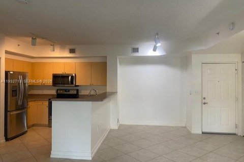Condo in Tamarac, Florida, 2 bedrooms  № 1994786 - photo 6