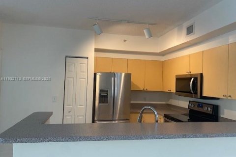 Condo in Tamarac, Florida, 2 bedrooms  № 1994786 - photo 4