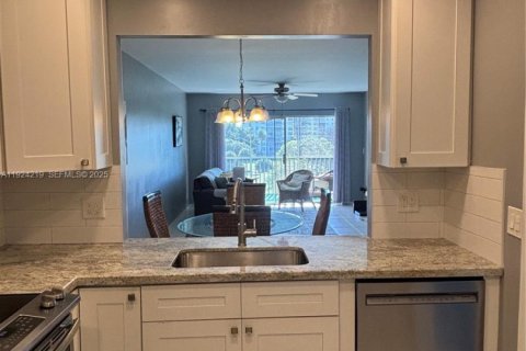 Copropriété à louer à Pompano Beach, Floride: 1 chambre, 83.61 m2 № 1982458 - photo 3