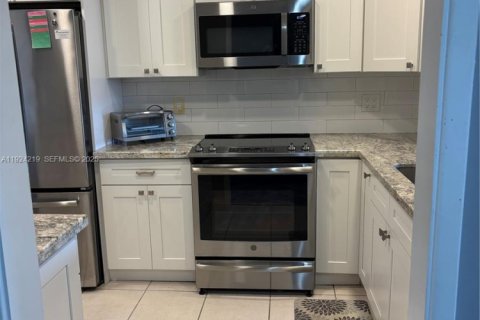 Copropriété à louer à Pompano Beach, Floride: 1 chambre, 83.61 m2 № 1982458 - photo 1