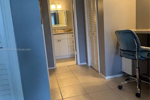 Copropriété à louer à Pompano Beach, Floride: 1 chambre, 83.61 m2 № 1982458 - photo 9