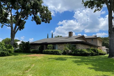 House in Maitland, Florida 5 bedrooms, 250.37 sq.m. № 1835836 - photo 2