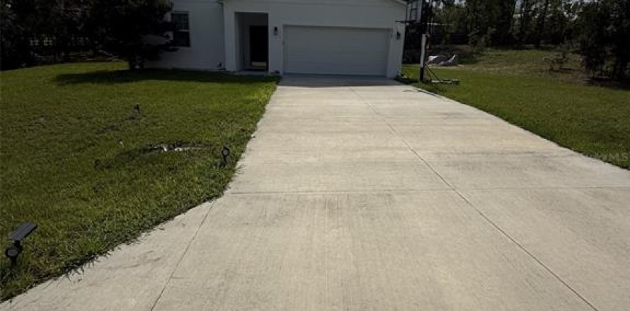 House in Dunnellon, Florida 3 bedrooms, 143.07 sq.m. № 2204077