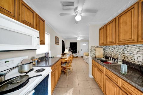 House in Tarpon Springs, Florida 2 bedrooms, 65.77 sq.m. № 1909700 - photo 26