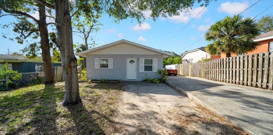 House in Tarpon Springs, Florida 2 bedrooms, 65.77 sq.m. № 1909700