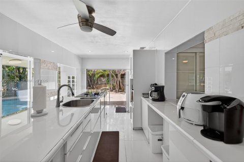 Villa ou maison à vendre à Fort Lauderdale, Floride: 4 chambres, 191.01 m2 № 2072865 - photo 27
